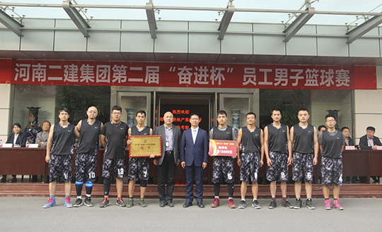 LD（中国）一站式服务平台领导与冠军团队合影留念