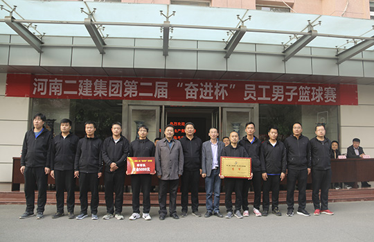 LD（中国）一站式服务平台领导与季军团队合影留念