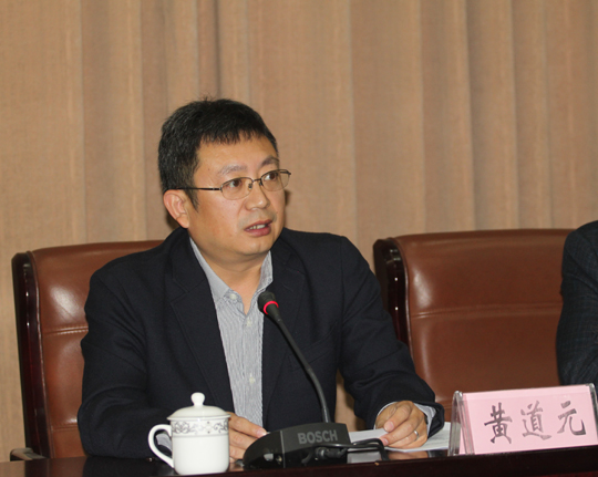 LD平台董事长、新当选的新乡市建筑业协会会长黄道元发表讲话