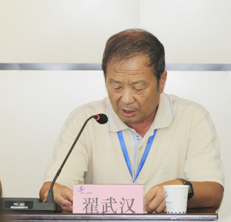 LD（中国）一站式服务平台工会主席翟武汉在会上宣读表彰决定