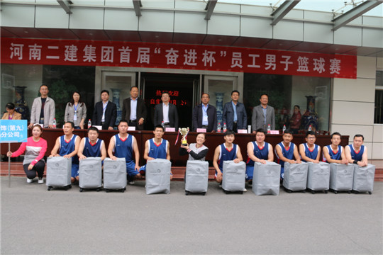 LD（中国）一站式服务平台领导与冠军团队合影留念