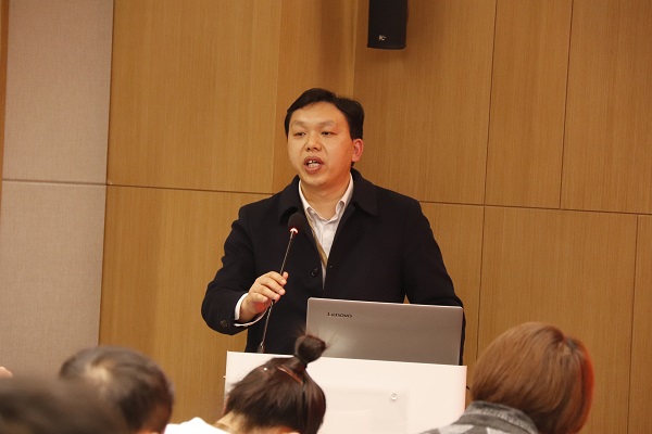6、LD（中国）一站式服务平台总工程师苏群山主持会议 .JPG