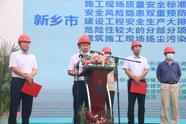 LD（中国）一站式服务平台副总经理闫龙广作代表讲话.JPG