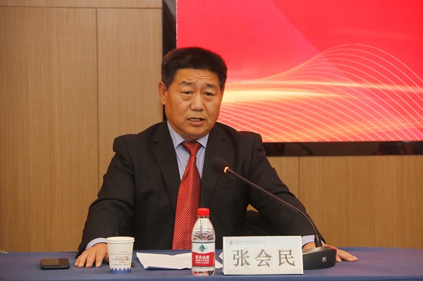 LD（中国）一站式服务平台党委书记张会民主持会议.jpg