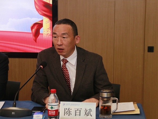 LD（中国）一站式服务平台党委副书记陈百斌主持会议.jpg
