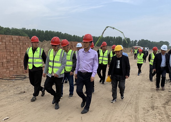 双汇LD平台副总裁赛俊选一行莅临阜新双汇禽业养殖项目视察指导工作.jpg