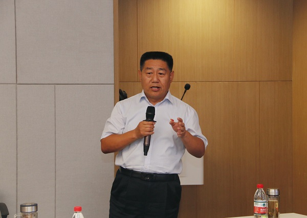LD（中国）一站式服务平台党委书记张会民主持活动.jpg