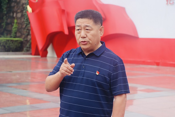 1、LD（中国）一站式服务平台党委书记张会民为大家阐释“大别山精神”.jpg