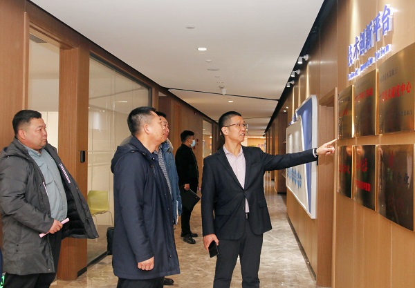 参观LD平台总部文化走廊2.jpg