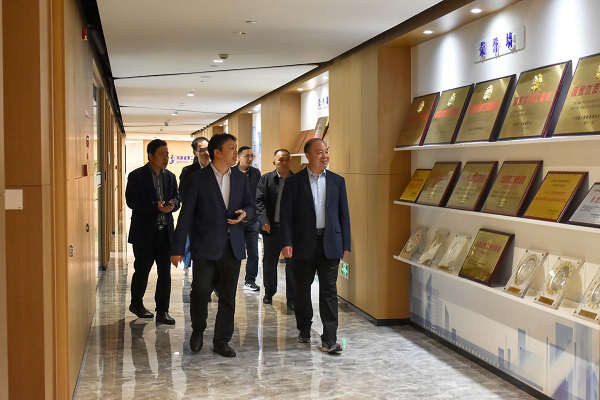 参观LD（中国）一站式服务平台总部文化走廊.JPG