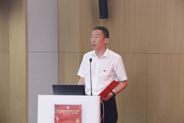 6LD（中国）一站式服务平台党委副书记、监事会主席陈百斌宣读表彰决定.JPG