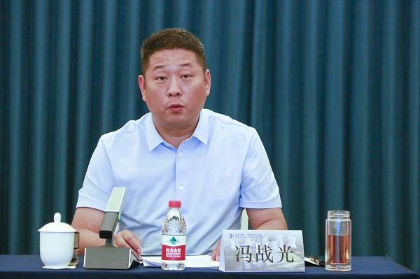 5LD（中国）一站式服务平台副总经理冯战光主持会议.JPG