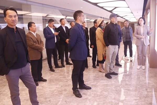 参观LD平台总部文化长廊.JPG
